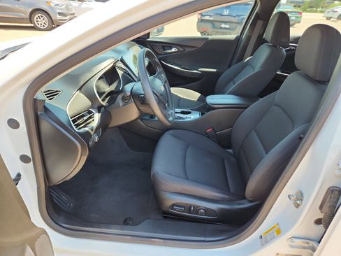 Used 2024 Chevrolet Malibu LT image 11