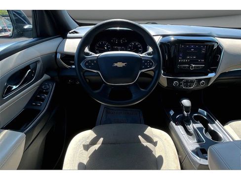 Used 2022 Chevrolet Traverse LS AWD/4WD image 7