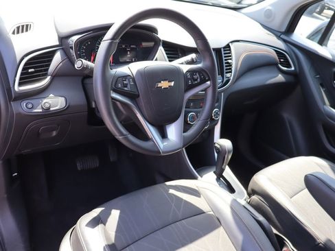 Used 2022 Chevrolet Trax LT w/ LT Convenience Package AWD/4WD image 5