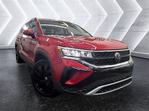 Certified 2024 Volkswagen Taos SE image 5