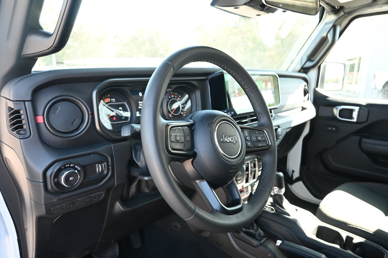 Used 2026 Jeep Wrangler Unlimited Rubicon AWD/4WD image 9