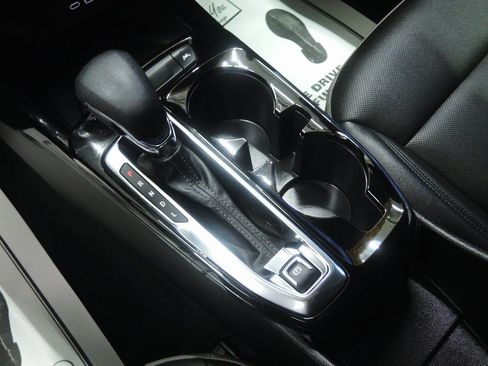 Used 2025 Chevrolet Trax ACTIV w/ Sunroof Package image 21