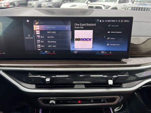 Used 2023 BMW X7 xDrive40i w/ Premium Package image 18