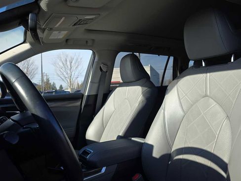 Certified 2022 Toyota Highlander Platinum image 22