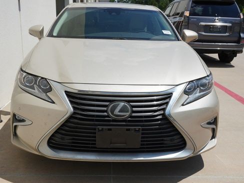 Used 2017 Lexus ES 350 w/ Luxury Package FWD image 2