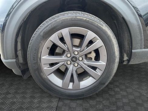 Used 2022 Ford Explorer XLT w/ Equipment Group 202A AWD/4WD image 13