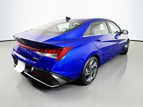 Used 2024 Hyundai Elantra Limited image 7