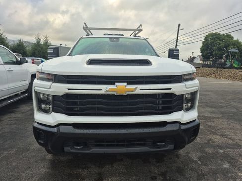 Used 2024 Chevrolet Silverado 2500 Custom w/ Custom Convenience Package AWD/4WD image 2