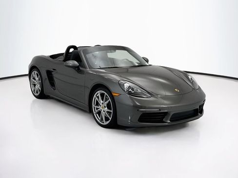 Used 2018 Porsche 718 Boxster RWD image 3