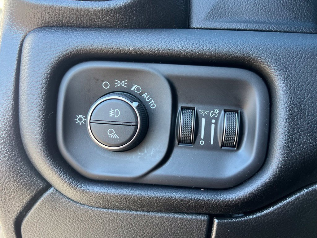 Used 2025 RAM 2500 Laramie AWD/4WD image 27