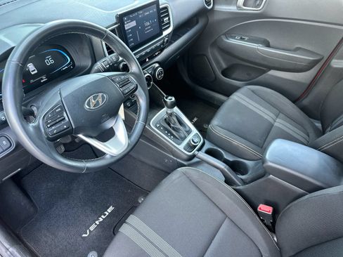 Used 2023 Hyundai Venue SEL FWD image 9