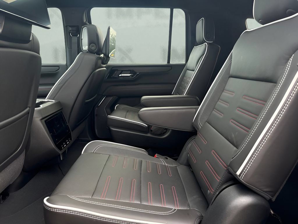 Used 2025 GMC Yukon XL AT4 Ultimate AWD/4WD image 11