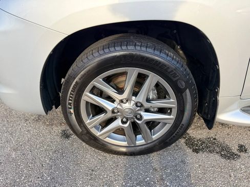 Used 2013 Lexus LX 570 4WD w/ Luxury Pkg image 2
