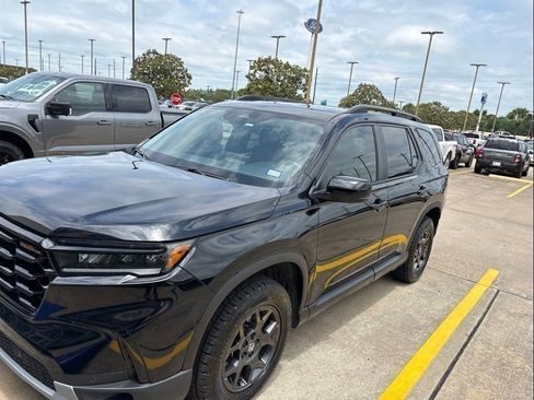 Used 2025 Honda Pilot TrailSport image 7