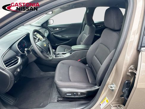 Used 2025 Chevrolet Malibu LT FWD image 33