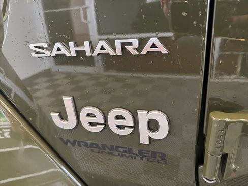 Used 2021 Jeep Wrangler Unlimited Sahara w/ Uconnect 4C Nav & Sound Group AWD/4WD image 10