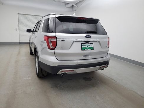 Used 2016 Ford Explorer XLT w/ Equipment Group 202A image 6