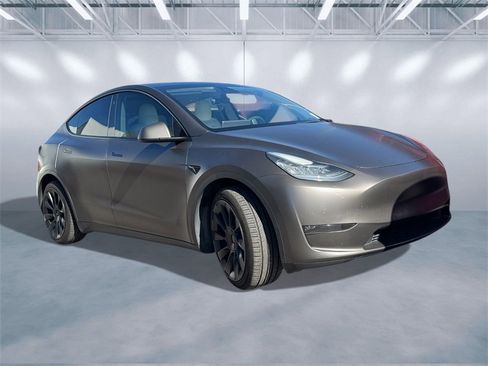 Used 2021 Tesla Model Y Long Range image 14
