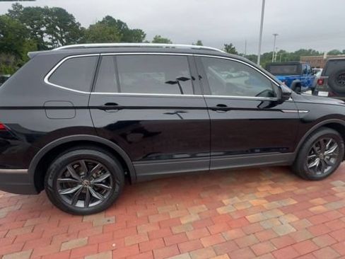 Used 2023 Volkswagen Tiguan SE FWD image 3