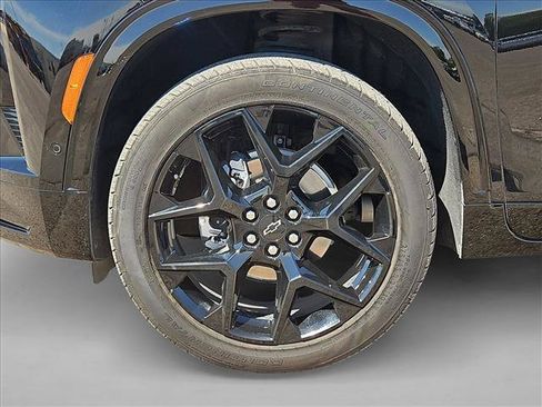 Used 2025 Chevrolet Traverse RS FWD image 16