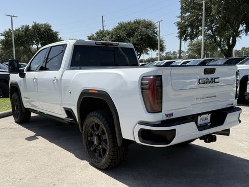 Used 2024 GMC Sierra 2500 AT4 w/ AT4 Premium Plus Package AWD/4WD image 7