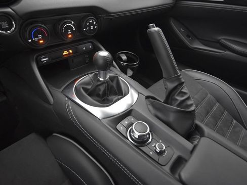 Used 2025 MAZDA MX-5 Miata RF Club RWD image 35