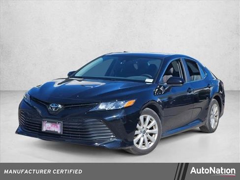 Used 2020 Toyota Camry LE image 1