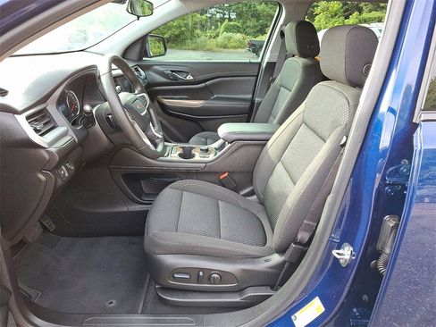 Certified 2023 GMC Acadia SLE w/ Driver Convenience Package image 15