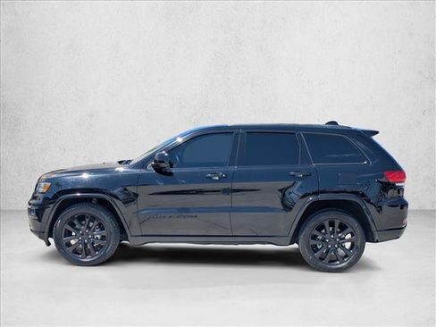 Used 2019 Jeep Grand Cherokee Altitude RWD image 9