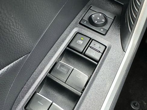Used 2025 Toyota RAV4 XLE image 17