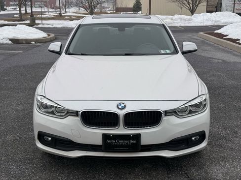 Used 2018 BMW 320i xDrive Sedan w/ Premium Package image 3