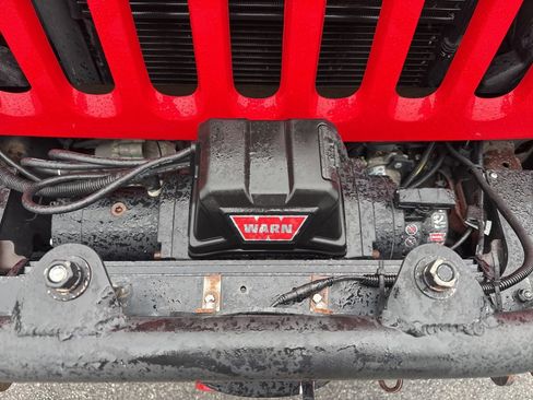 Used 2016 Jeep Wrangler Unlimited Rubicon w/ Connectivity Group image 17