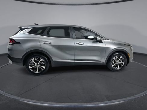 Used 2024 Kia Sportage EX FWD image 9