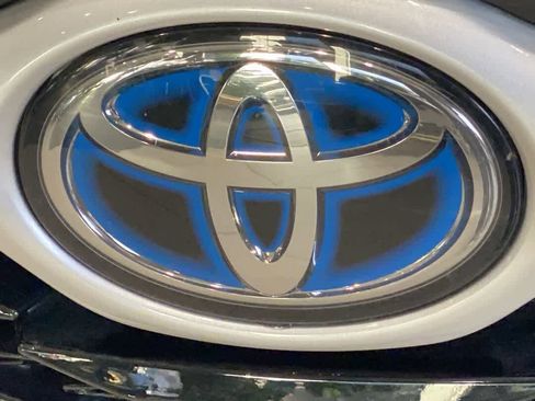 Used 2022 Toyota Highlander XLE AWD/4WD image 10