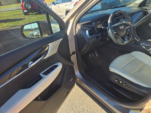 Used 2023 Cadillac XT6 Sport image 6