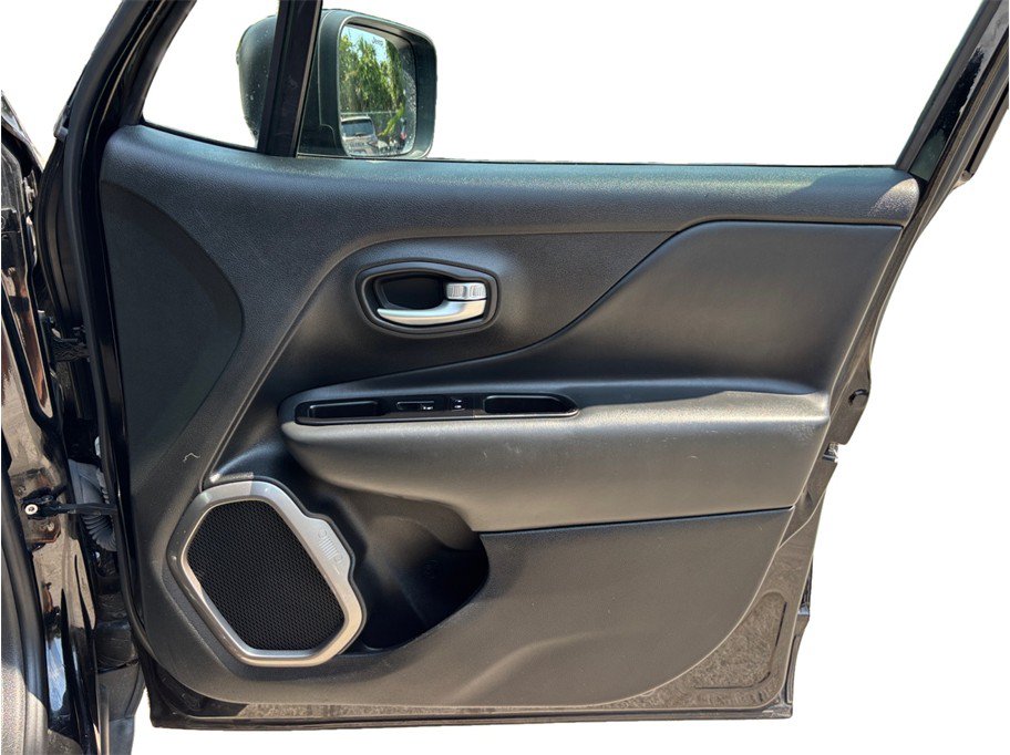 Used 2023 Jeep Renegade Latitude AWD/4WD image 37