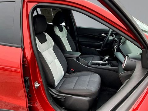 Used 2024 Chevrolet Trax RS w/ Driver Confidence Package FWD image 30