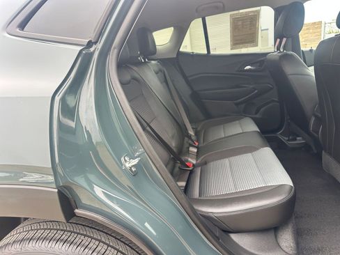 Used 2025 Chevrolet Trax LT w/ LT Convenience Package image 40