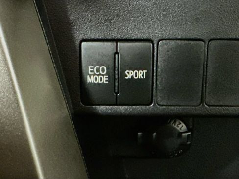 Used 2015 Toyota RAV4 LE FWD image 37