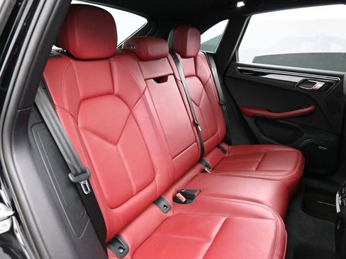 Certified 2024 Porsche Macan AWD/4WD image 26