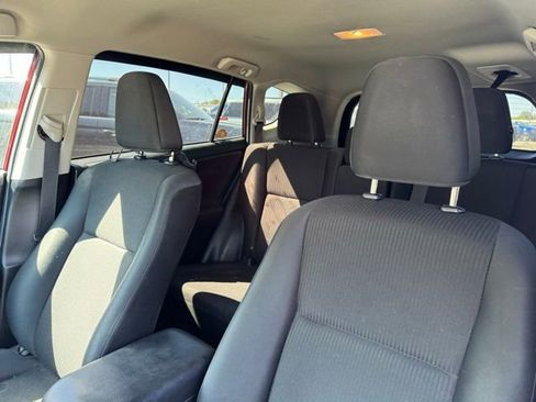 Used 2018 Toyota RAV4 LE FWD image 22
