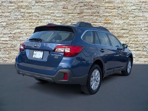 Used 2019 Subaru Outback 2.5i AWD/4WD image 7