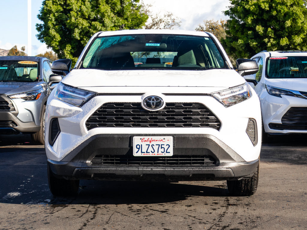 Used 2023 Toyota RAV4 LE AWD/4WD image 3