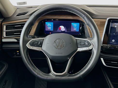 Used 2025 Volkswagen Atlas SE AWD/4WD image 18