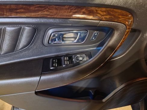 Used 2018 Ford Taurus Limited w/ Driver Assist Package FWD image 5