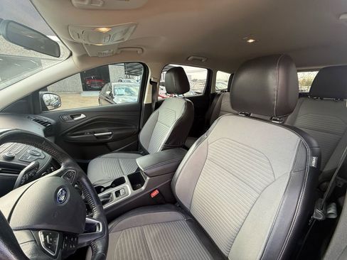 Used 2017 Ford Escape SE w/ SE Sport Appearance Package image 11