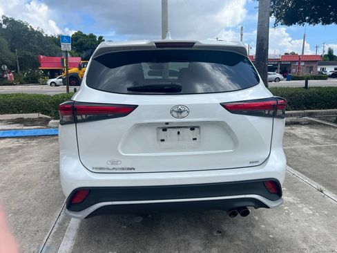 Used 2023 Toyota Highlander XSE FWD image 5