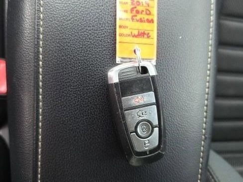 Used 2019 Ford Fusion SE image 29