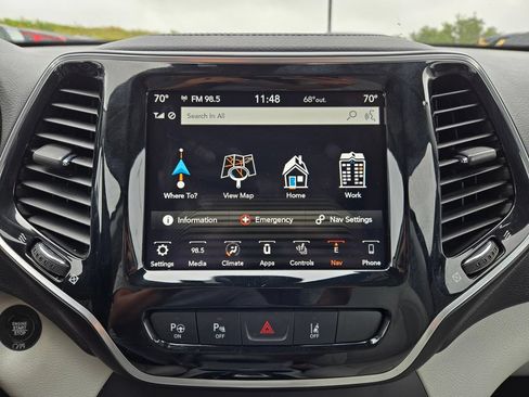 Used 2019 Jeep Cherokee Limited w/ Luxury Group AWD/4WD image 26