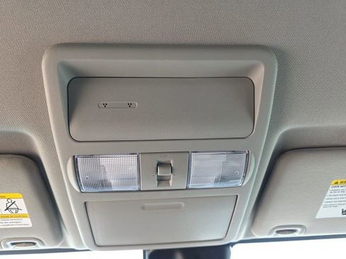 Used 2025 Nissan Frontier SV w/ SV Convenience Package image 22